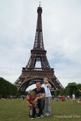 Mehr Informationen zu "Vorm Eiffelturm"