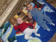 Yassin und sein 6 Wochen jüngerer Cousin