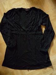 Schickes Shirt in schwarz 36-38, mit modisch tiefem V-Ausschnitt in Wickeloptik. praktisch auch später zum stillen. 9,90 Euro
